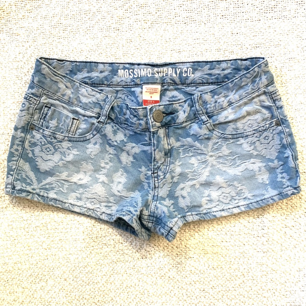 $5🛍: stretchy denim printed shorts, mossimo, not worn, large